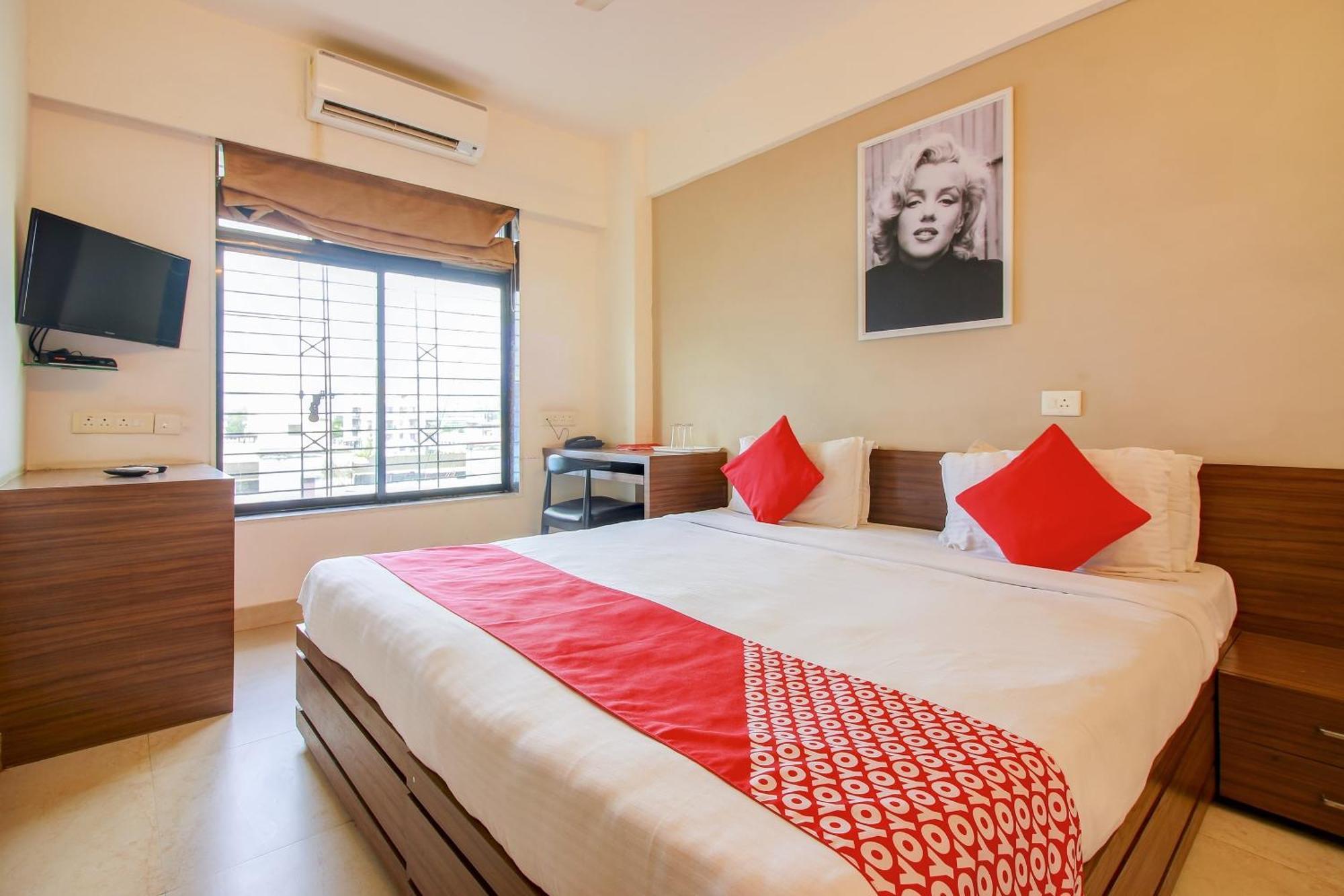 Collection O 81194 Hotel Panchratna Panvel Exterior foto