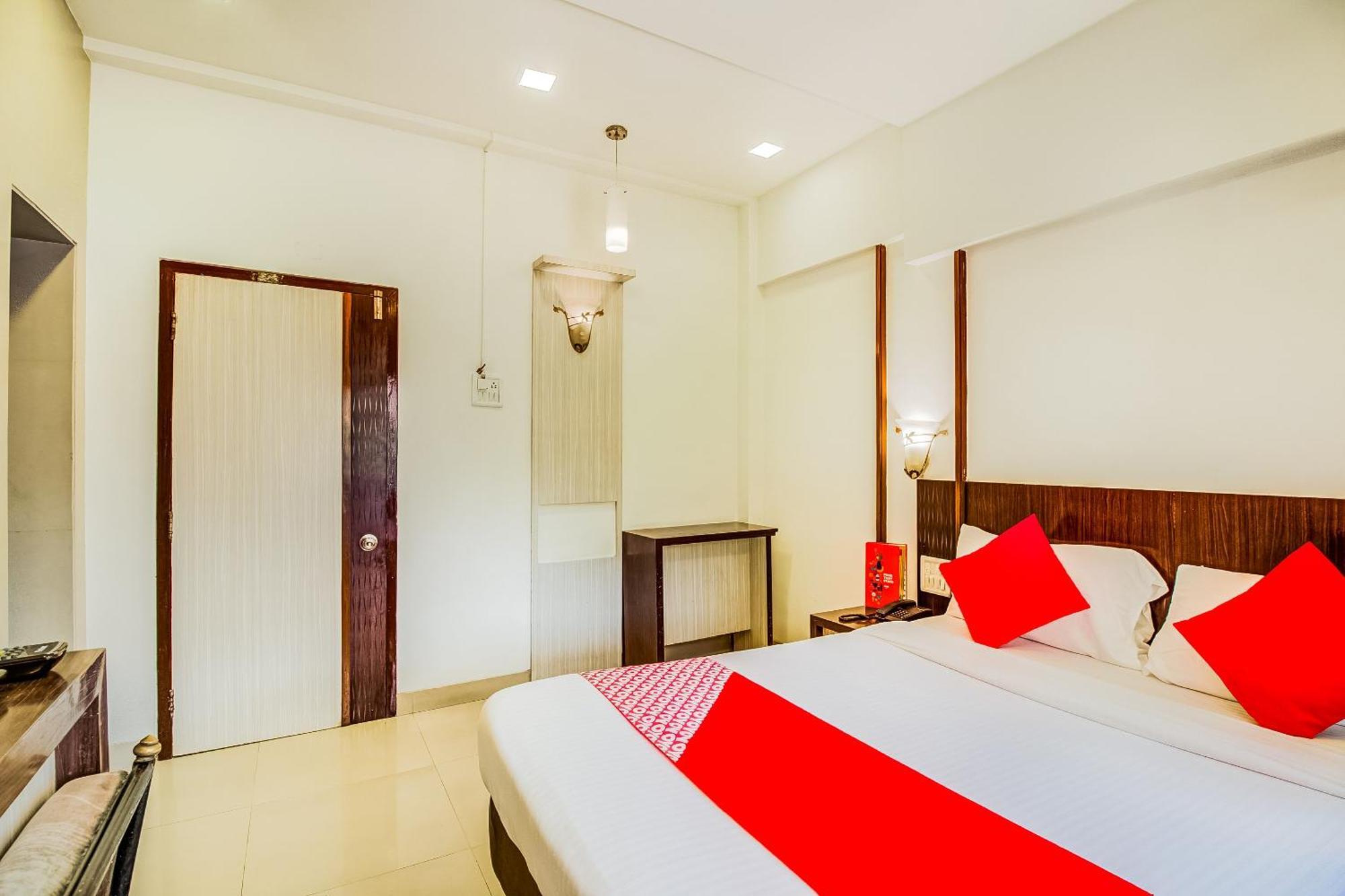 Collection O 81194 Hotel Panchratna Panvel Exterior foto